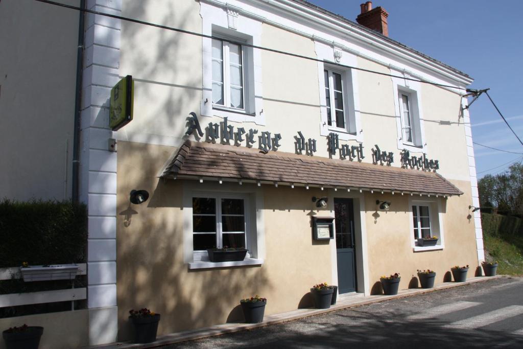 L'Auberge Du Port Des Roches Luche-Pringe Exteriör bild